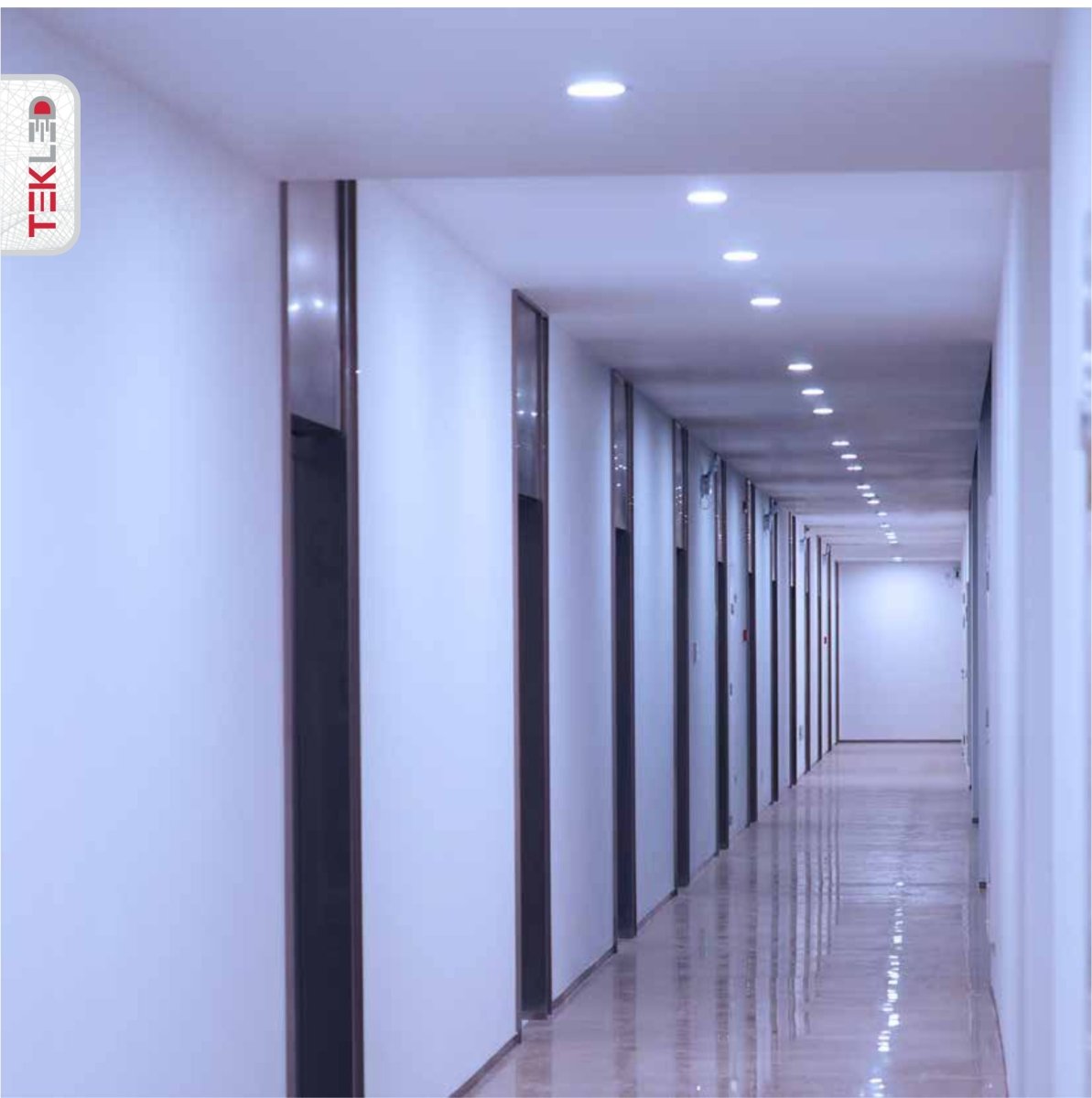Downlight Led Round Slim Panel Light 18W 5700K Cool Daylight D220Mm in indoor setting hallway