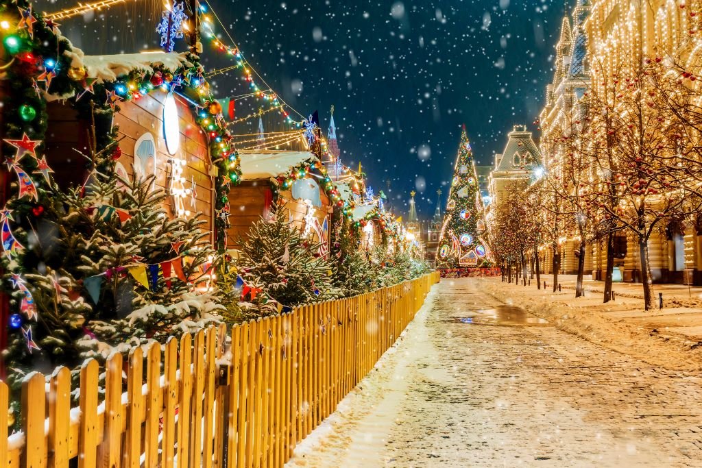How Should Outdoor Lighting Be at Christmas? - TEKLED UK