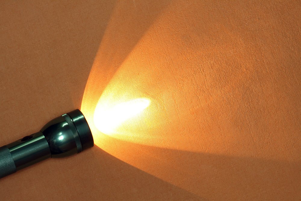 Shedding Light on Flashlights: A Comprehensive Guide to History, Types, and Uses - TEKLED UK