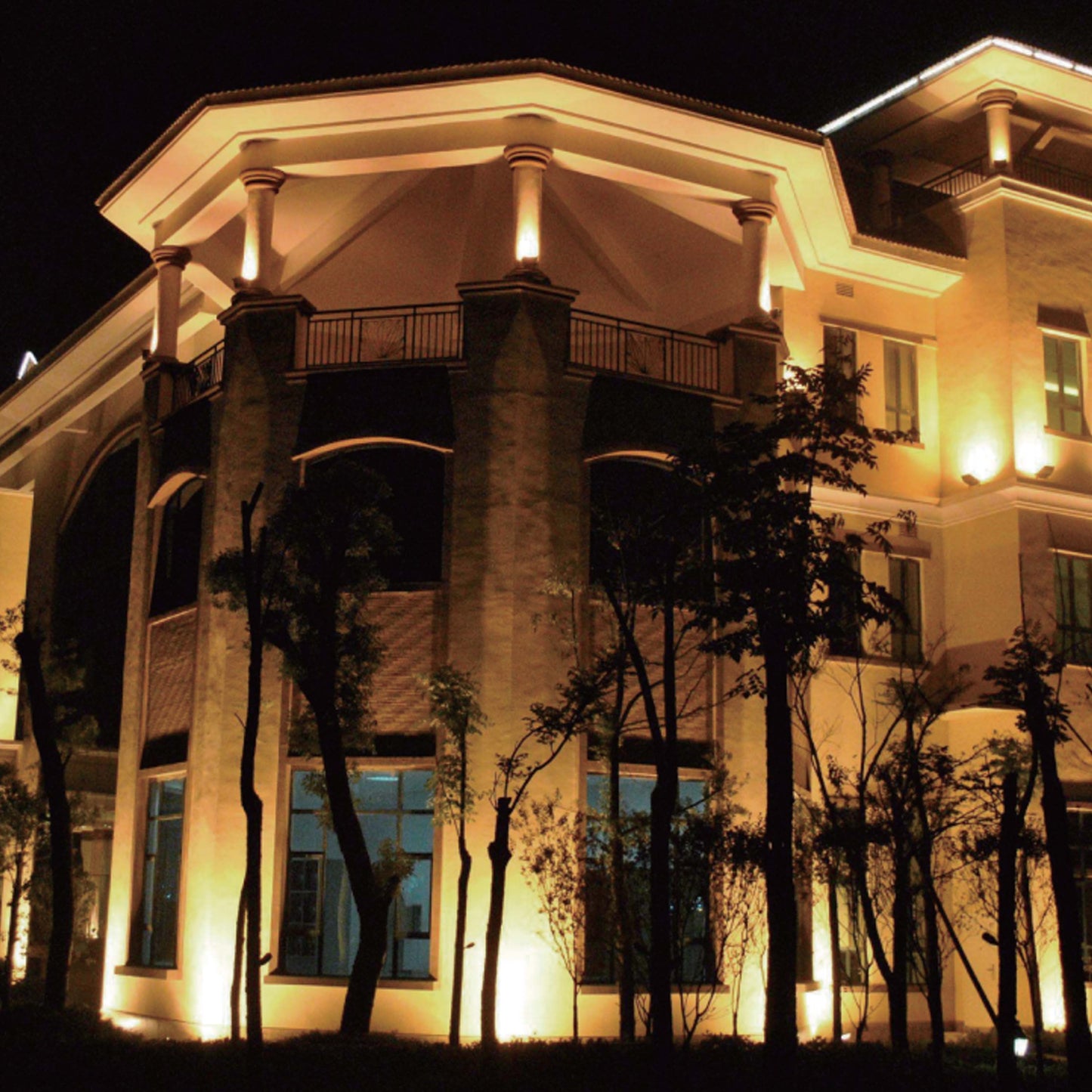 18W Architectural LED Spot Flood Light with Visor, Dark Grey, 3000K IP65