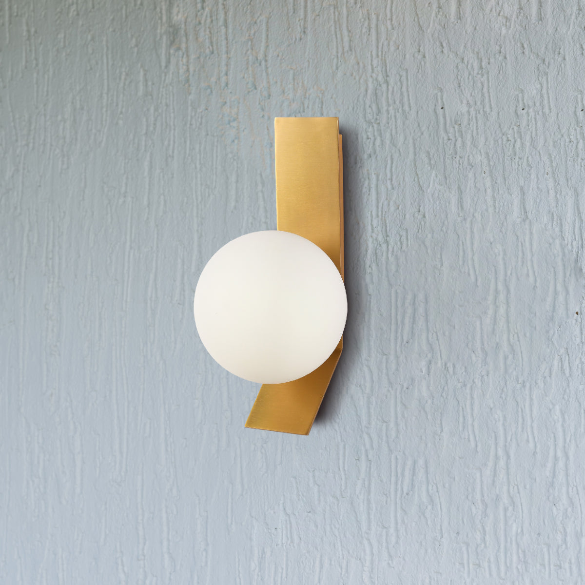 Usage of Contemporary Adjustable Globe Wall Sconce Light 151-19966