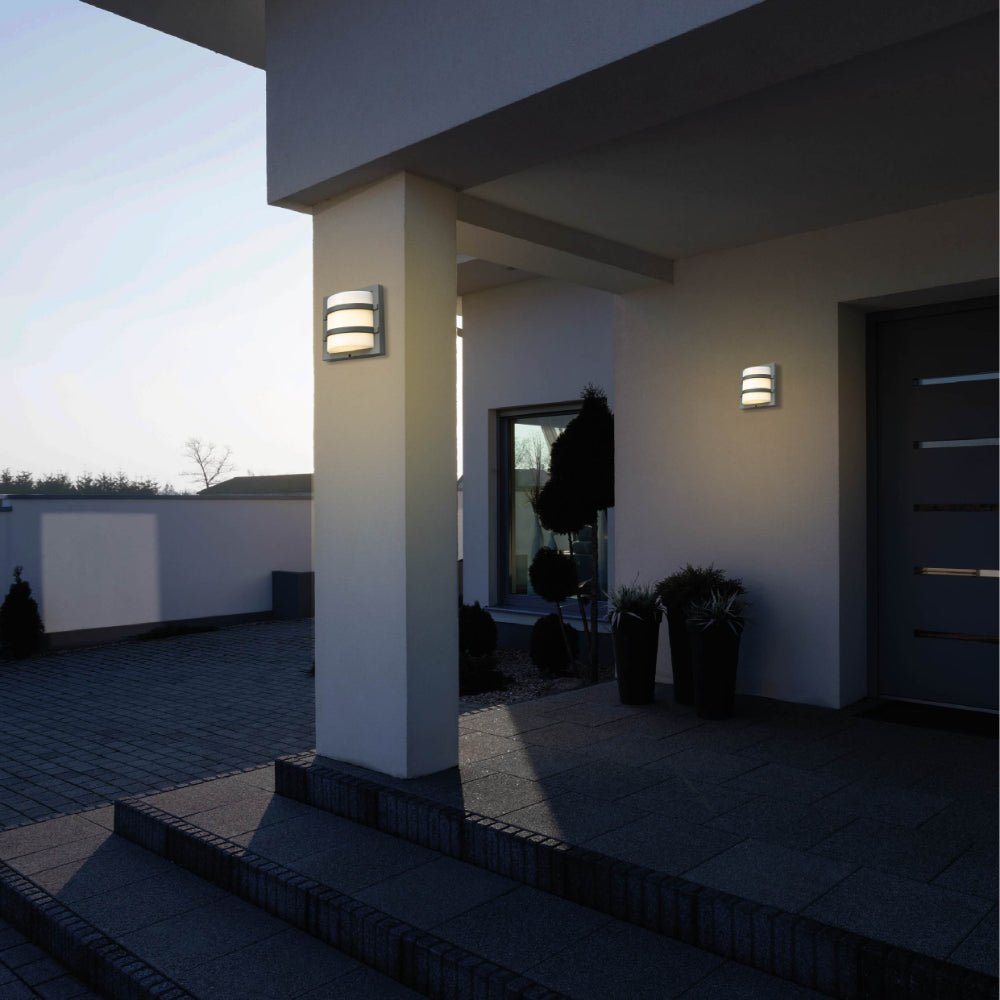 Outdoor usage of LED Diecast Aluminium Stripped Wall Lamp 12W Warm White 3000K IP54 Black | TEKLED 182-03365
