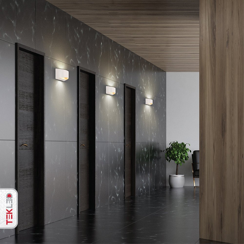 Indoor application ofFlat White Aluminium LED Wall Light 5W Warm White