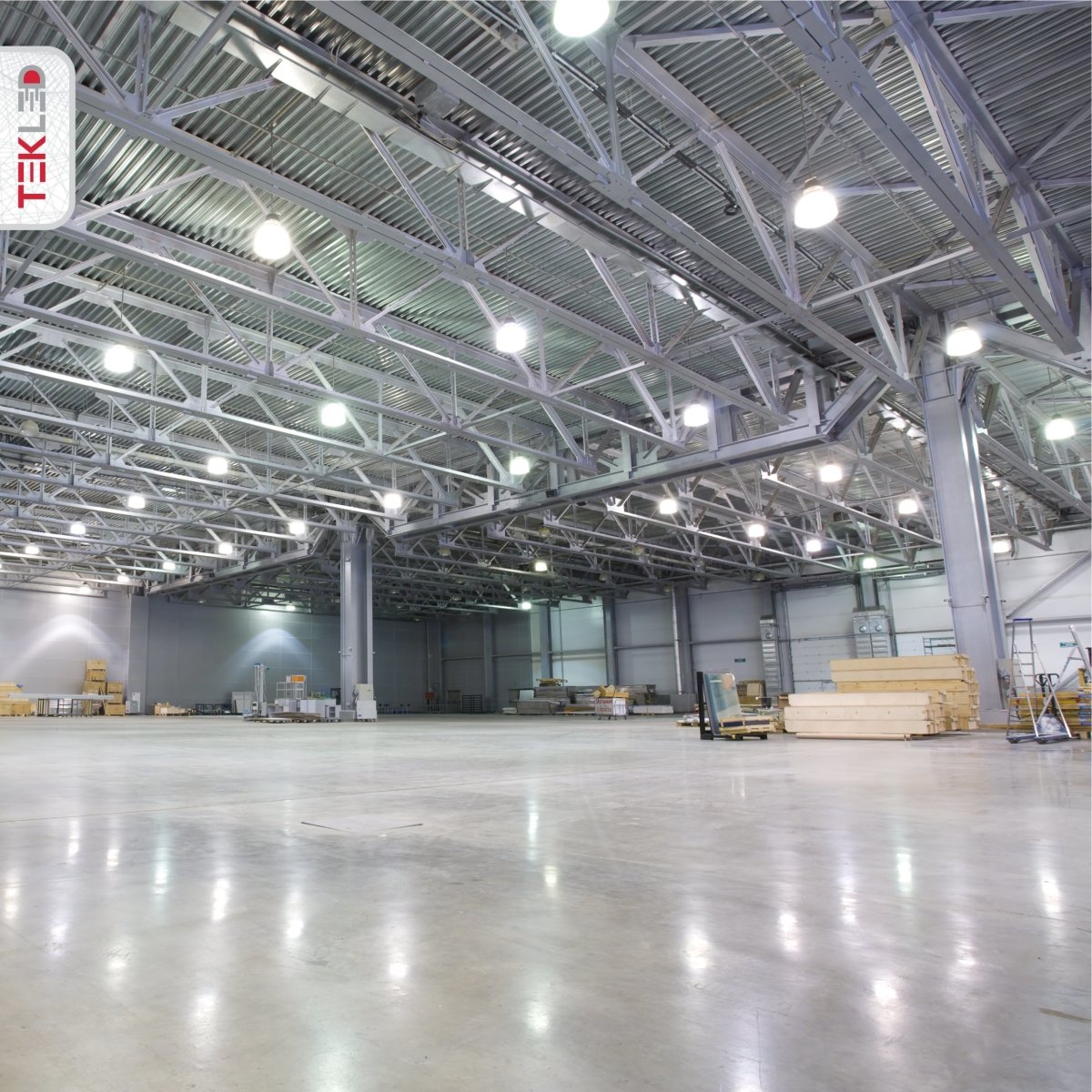 More interior warehouse sports hall usage of LED Radiator Highbay 100W Cool White 4000K IP20 | TEKLED 230-03540