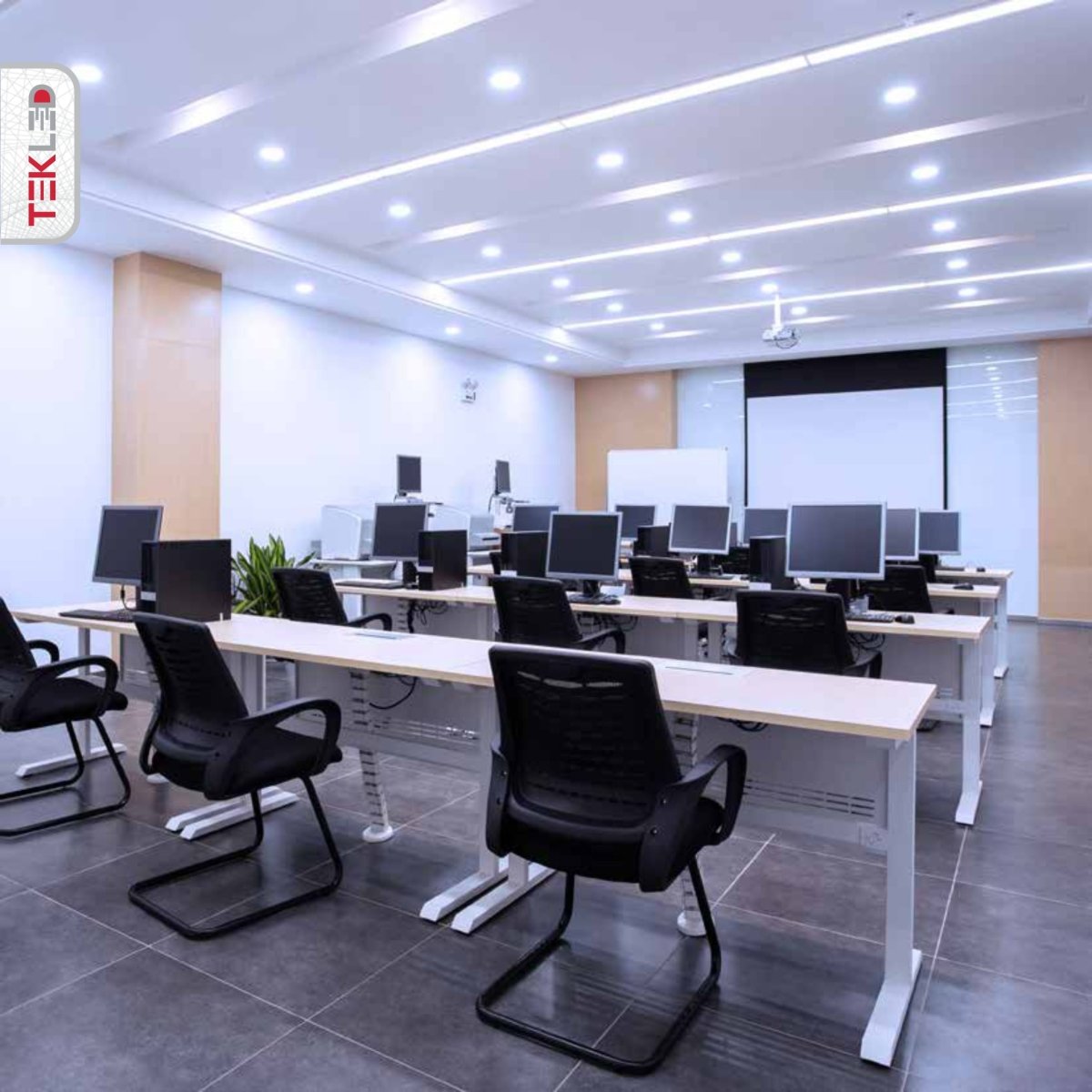 Downlight Led Round Slim Panel Light 6W 5700K Cool Daylight D120Mm in indoor setting office